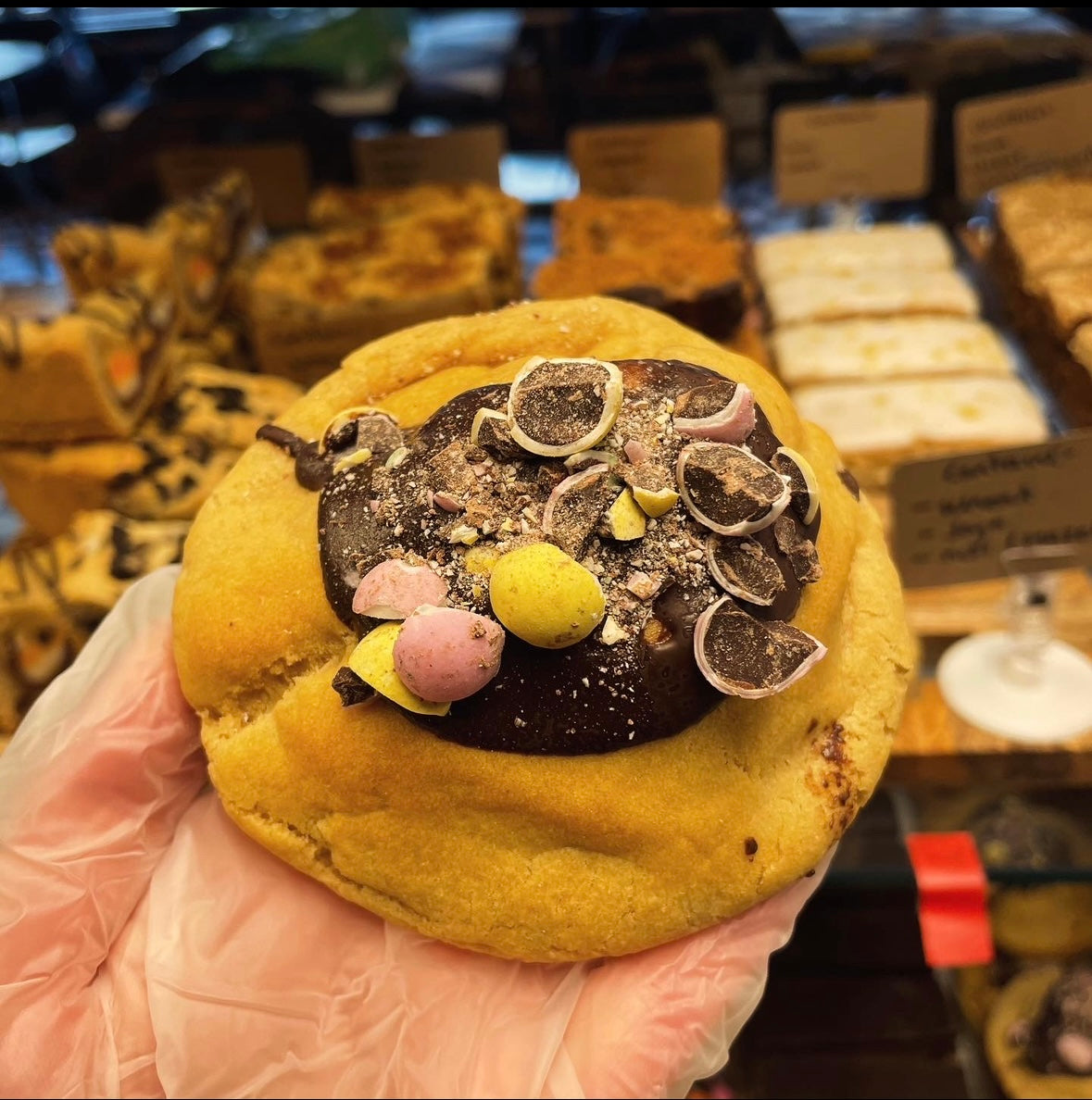 ‘Mini Egg’ Stuffed Cookie (N)