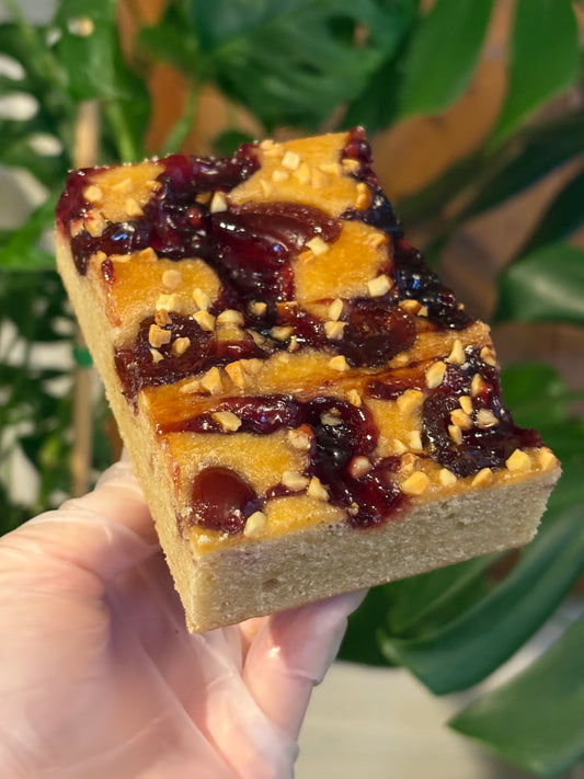 Cherry Bakewell Blondie (N)
