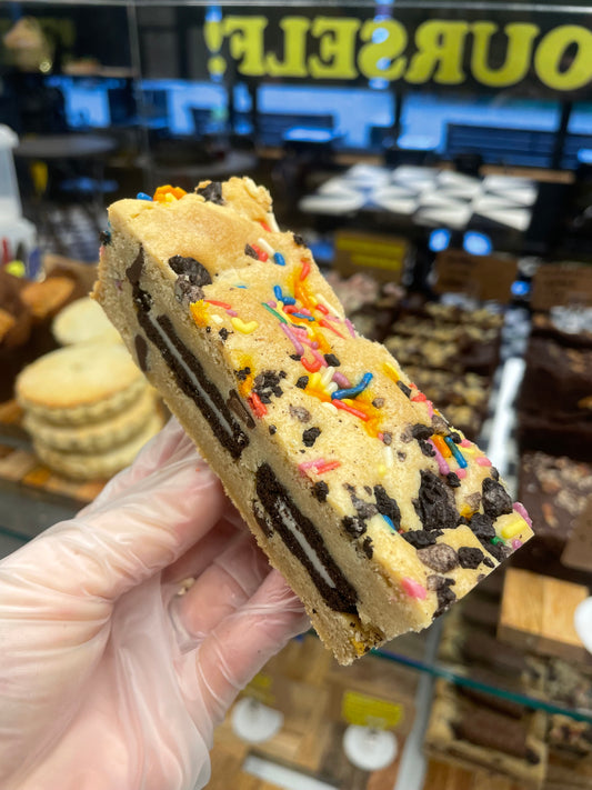 Mini egg & Sprinkles Cookie Slice