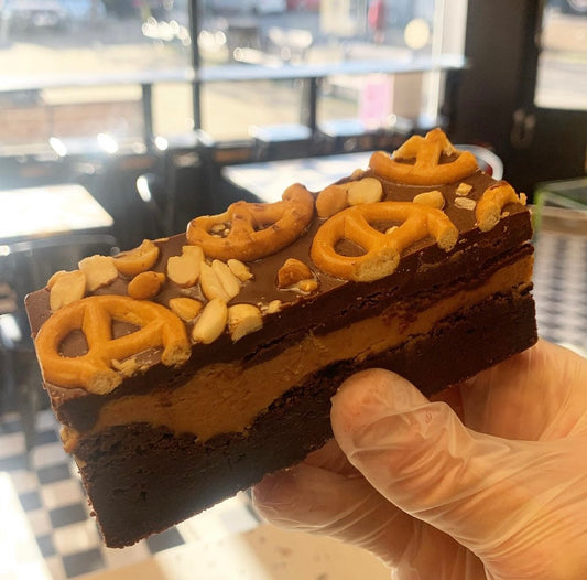 Peanut Butter & Pretzel Brownie GF (N)